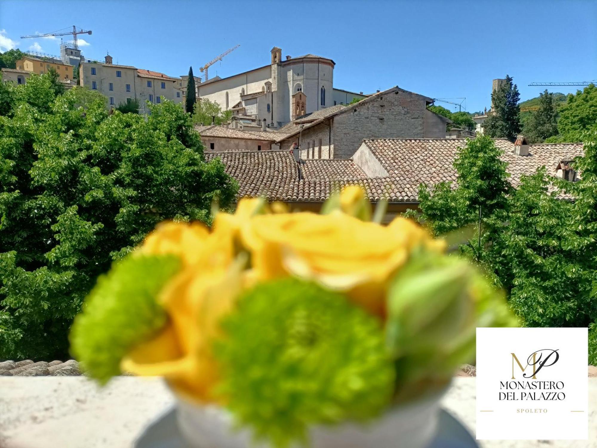 Monastero Del Palazzo Casa Vacanze สโปเลโต ภายนอก รูปภาพ
